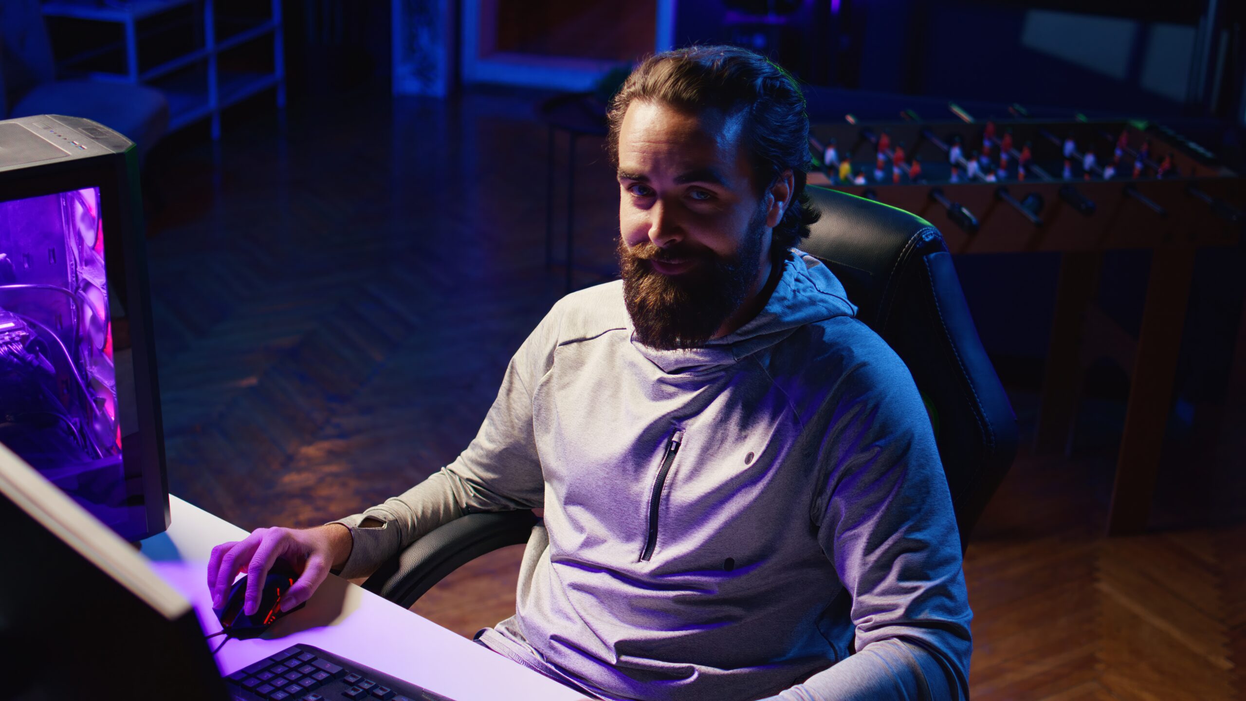 Pro gamer chatting with his community, showing game tactics guide to viewers